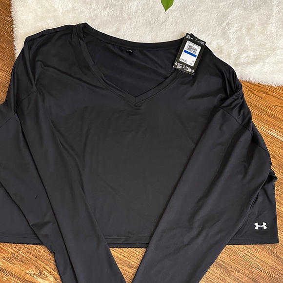 Nwt. Under armour top - Picture 3 of 5
